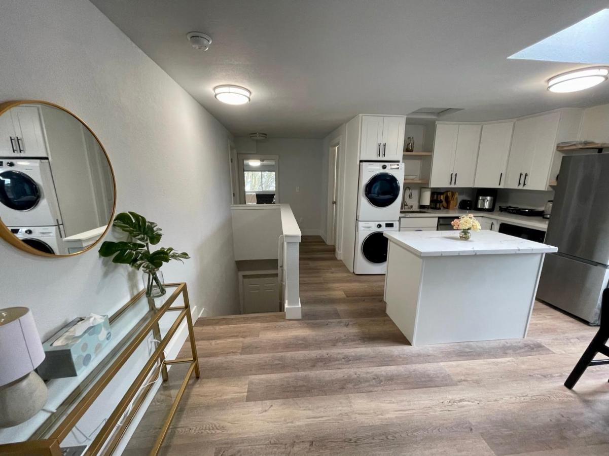 Tacoma 2 Bedrooms 1 Baths Sleep 5 With Compact Kitchen Kültér fotó