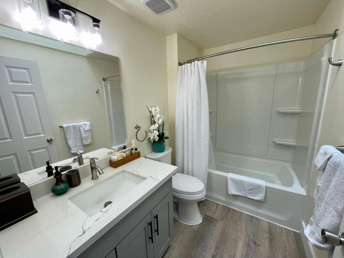 Tacoma 2 Bedrooms 1 Baths Sleep 5 With Compact Kitchen Kültér fotó