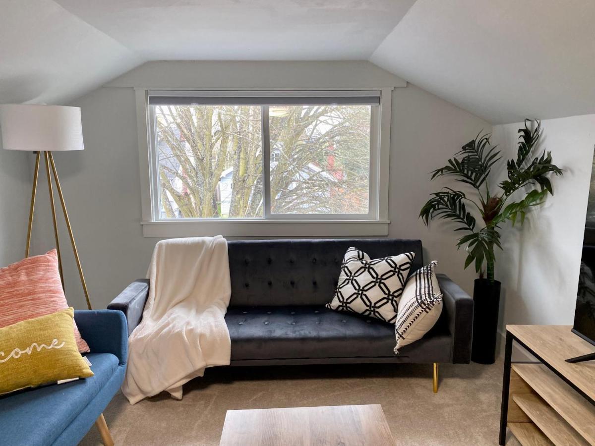 Tacoma 2 Bedrooms 1 Baths Sleep 5 With Compact Kitchen Kültér fotó